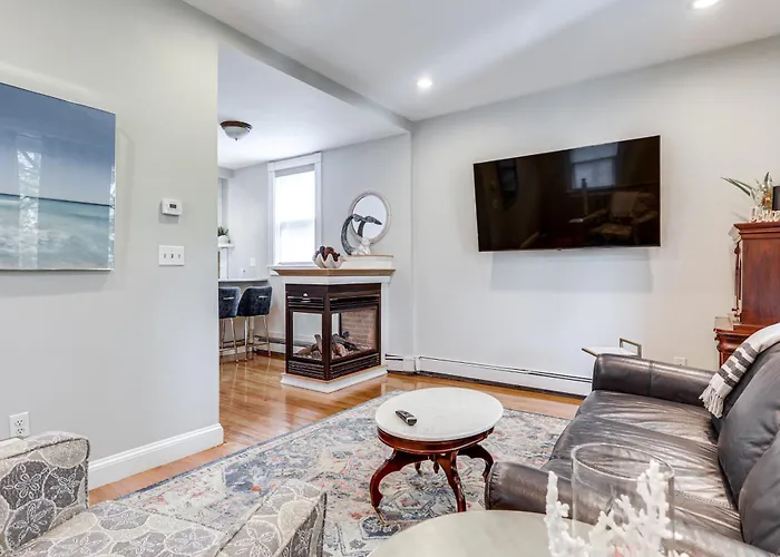 Steps To Short Beach: Ocean-View Apt W/ Deck!